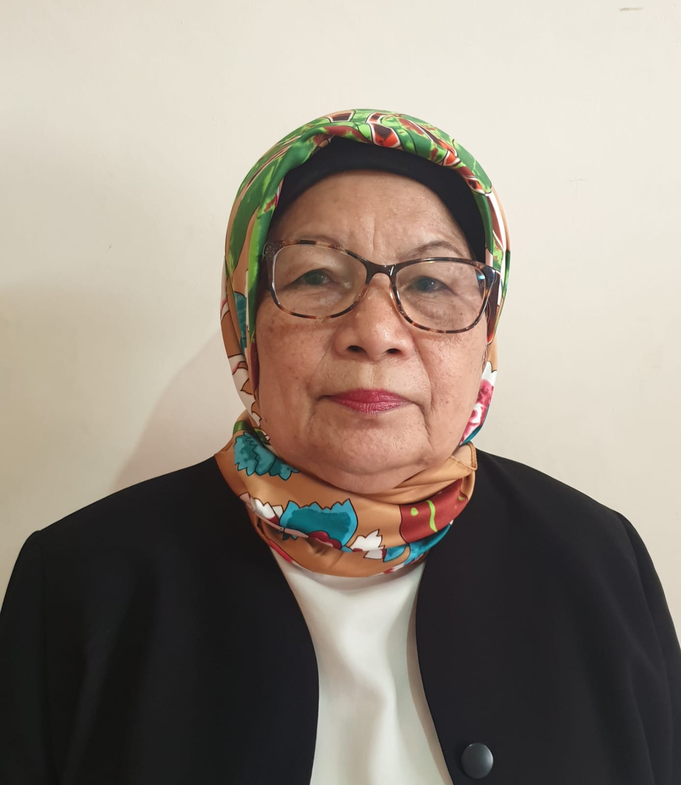 apt. Dra.Laswety Bakar M.Epid.,CHAE